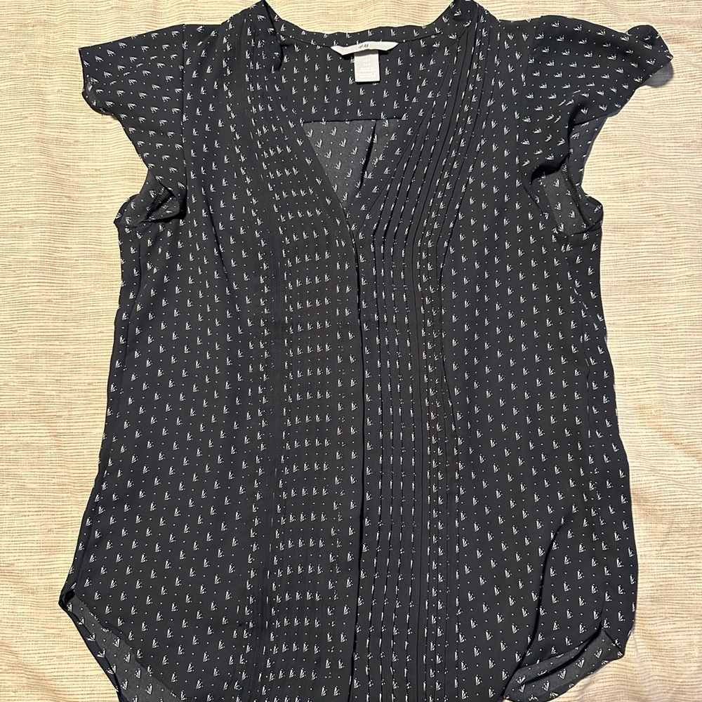 H&M Black and White Buttoned Flutter Sleeve Top